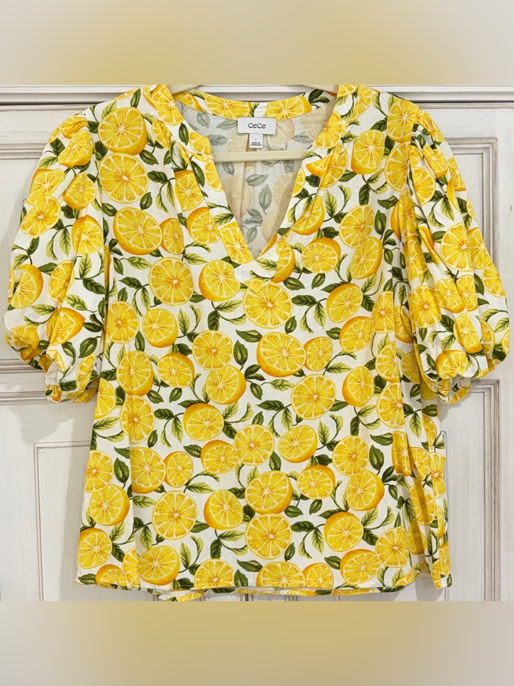 PRELOVED SZ L CeCe White Lemon-Print V-Neck Puff Sleeve Top